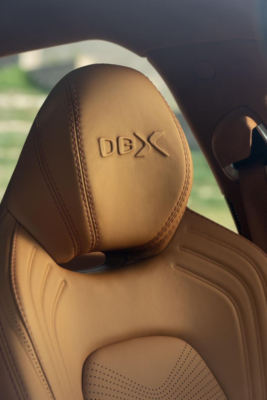 Детали интерьера Aston Martin DBX 2020 года  (WW) (фото 2 из 40)